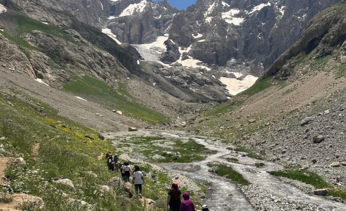 40 kişilik grup Cennet-Cehennem Vadisi’nde doğa yürüyüşü gerçekleştirdi