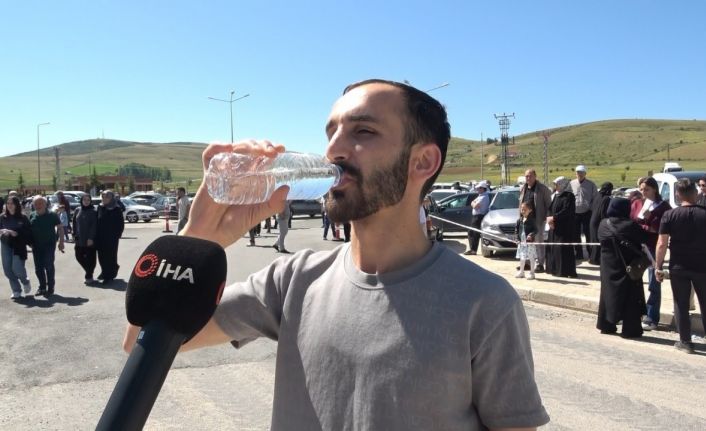 4 kere sınava girdi kazanamadı beşinci denemesine okunmuş suyla geldi: "Bu kez annemin okunmuş suyuyla sınavı kazanacağım"