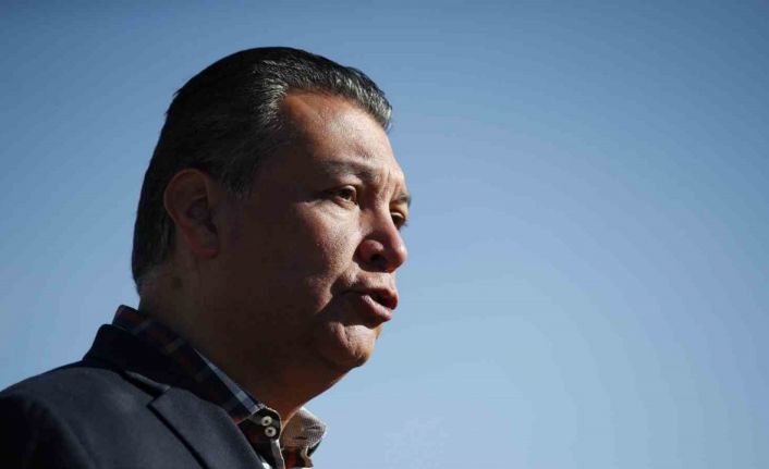 ABD’de İç Güvenlik Bakanı Noem’e soru sormaya çalışan senatöre ters kelepçe