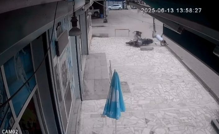 Adana’da iki ayrı kazada 2’si ağır 3 kişi yaralandı