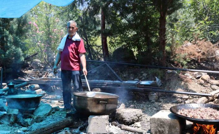 Adana’nın dağ köyünde 89 yıllık bayram geleneği