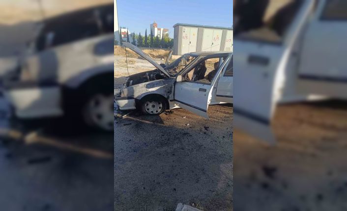 Adıyaman’da seyir halindeki otomobil alev aldı