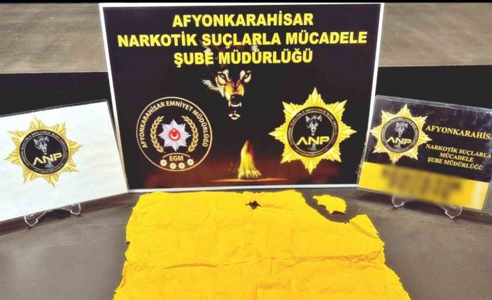 Afyonkarahisar’da otobüste peçeteye emdirilmiş uyuşturucu ele geçirildi