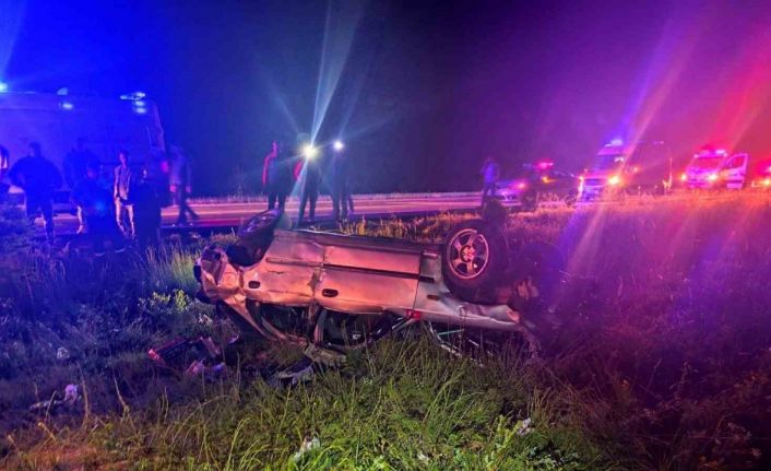 Afyonkarahisar’da şarampole devrilen otomobildeki 7 kişi yaralandı