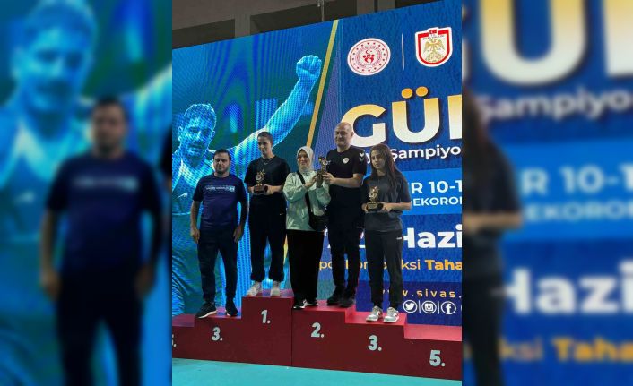 Afyonkarahisarlı Kadın Güreşçiler Türkiye Şampiyonası’nda büyük başarı elde etti