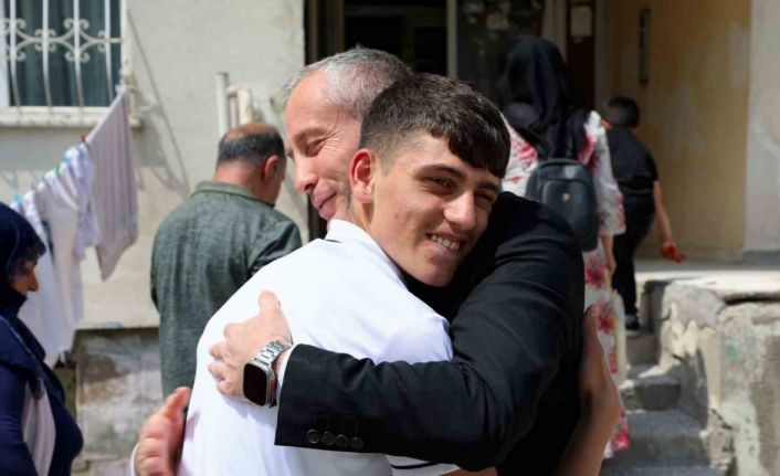 Ağrı Milli Eğitim Müdürü Kökrek’ten LGS öncesinde özel eğitim öğrencisi Duzlu’ya moral ziyareti