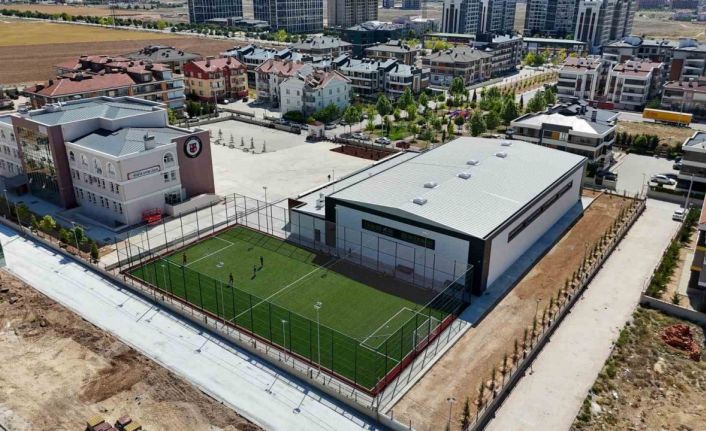 Ahmet Çalık Kapalı Spor Salonu ve Suni Çim Sahası’nın yapımı tamamlandı