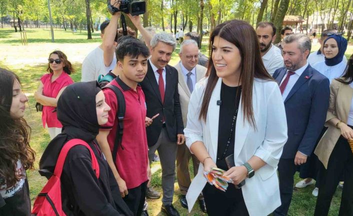 AK Parti İstanbul Milletvekili Derya Ayaydın bayram arefesinde vatandaşlarla bir araya geldi