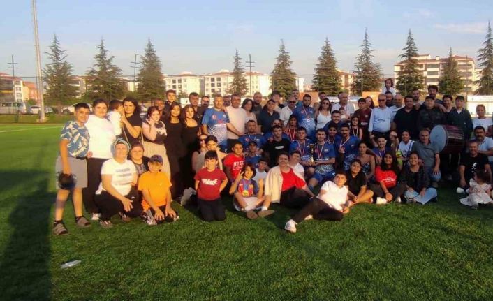 Akin Köyü Spor, Fethi Heper Futbol Turnuvası’nda şampiyon oldu