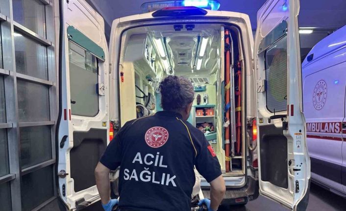 Akrebin soktuğu çocuk yaşam savaşı veriyor