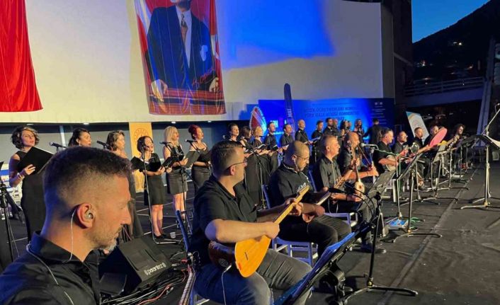 Alanya’da lise ve ortaokul müzik öğretmenlerinden konser