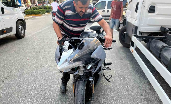Alanya’da motosiklet ile kamyonet çarpıştı: 2 yaralı