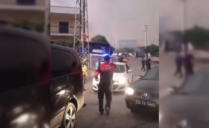 Aliağa’daki yangın Foça’ya doğru genişledi, bazı evler tahliye edildi