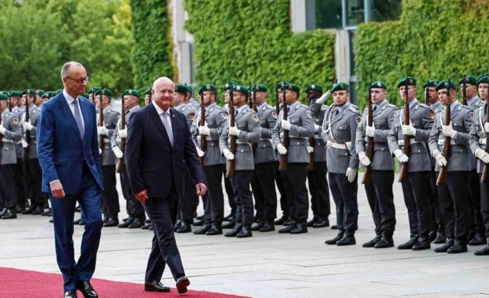 Almanya Başbakanı Merz: "İran müzakere masasına oturmalıdır"