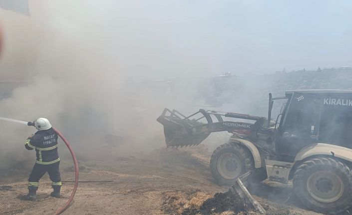 Altınözü’nde samanlık yangını