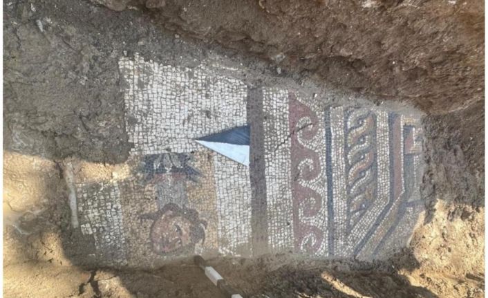 Altyapı çalışmalarında Roma döneminden kalma mozaik bulundu