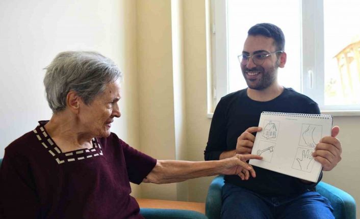Alzheimer hastaları dil becerilerini geliştiriyor
