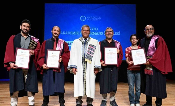 Anadolu Üniversitesi Akademik Performans Ödülleri sahiplerini buldu