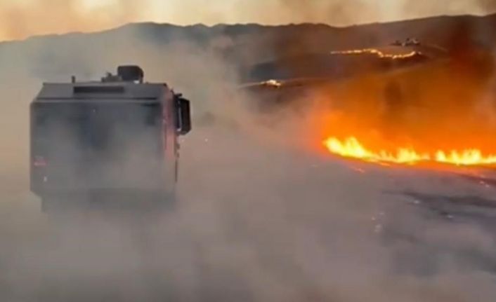 Anız ve orman yangını geceyi aydınlattı, TOMA ile müdahale devam ediyor