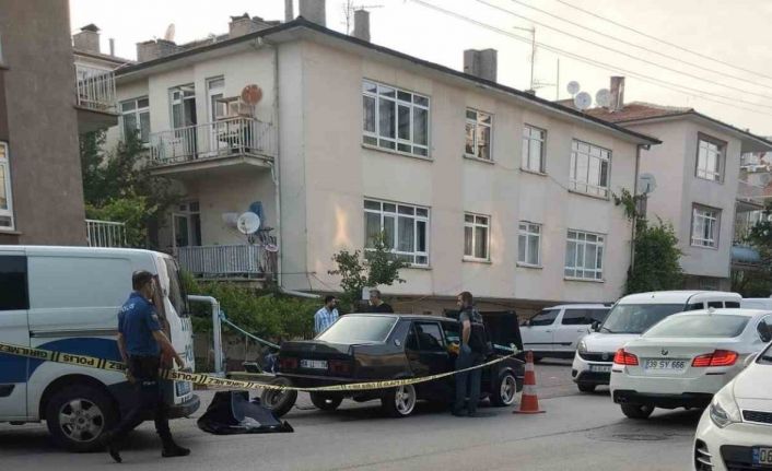 Ankara’da sokak ortasında uyuşturucu krizine girdiği öngörülen 2 kişi hayatını kaybetti