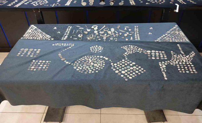 Ankara’da tarihi eser operasyonu: Eski dönemlere ait çok sayıda sikke ve eşya ele geçirildi
