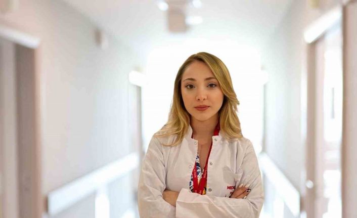 ’Anoreksiya nervozayı sosyal medya ve akran baskısı tetikleyebilir’