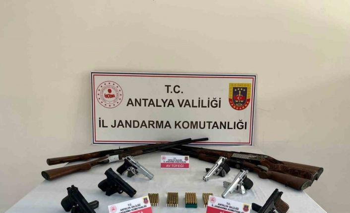 Antalya’da jandarmadan kaçak silah operasyonu