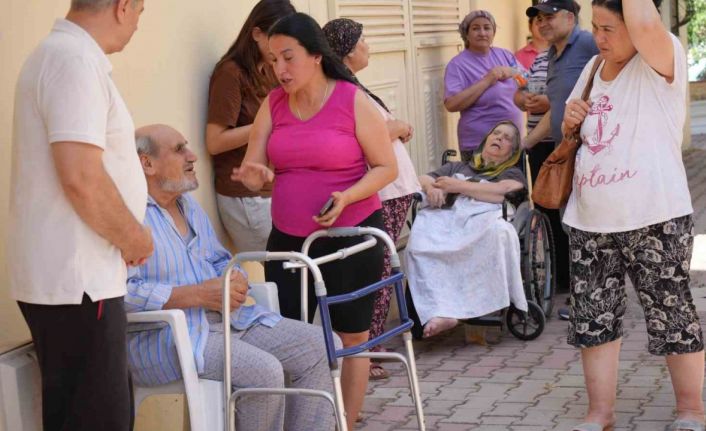 Antalya’da yangın paniği, apartman dumanla kaplandı, yaşlı çift kurtarıldı