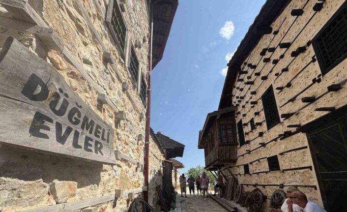 Antalya’nın 15 haneli 50 nüfuslu beton yapı bulunmayan 800 yıllık tarihi köyüne turist akını