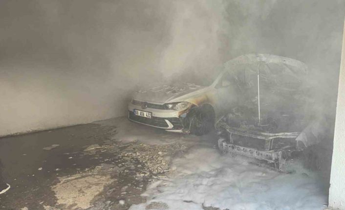 Apartman garajında otomobil alev aldı: Patlama korkusu binayı boşalttı