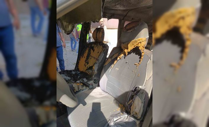Araçta unutulan cep telefonu patladı, otomobil alev aldı