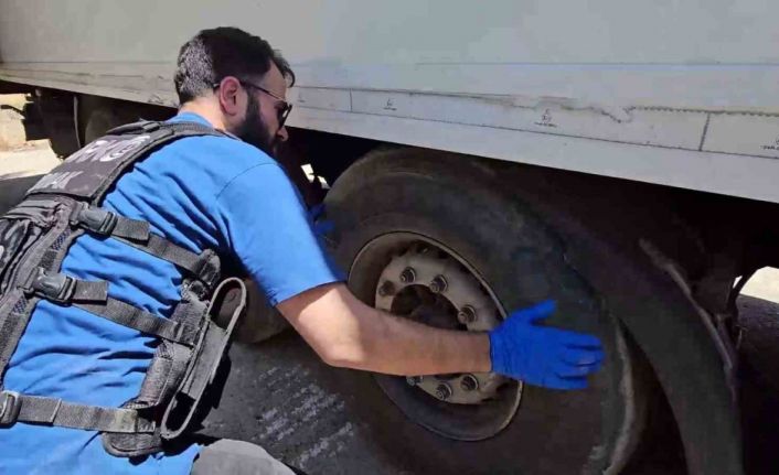 Araçtaki 30 kilogram uyuşturucuyu ’Hektor’ buldu