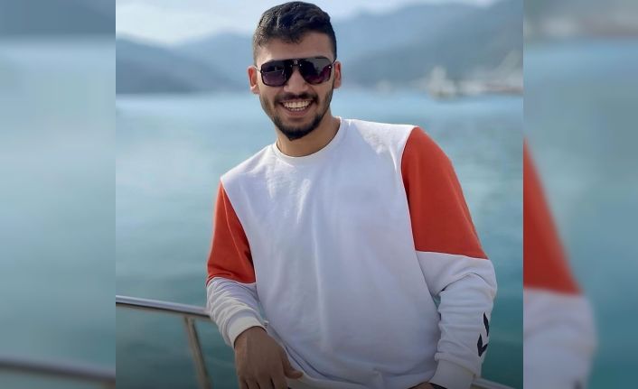 Arkadaşının evinde bıçaklanmış halde ölü bulundu