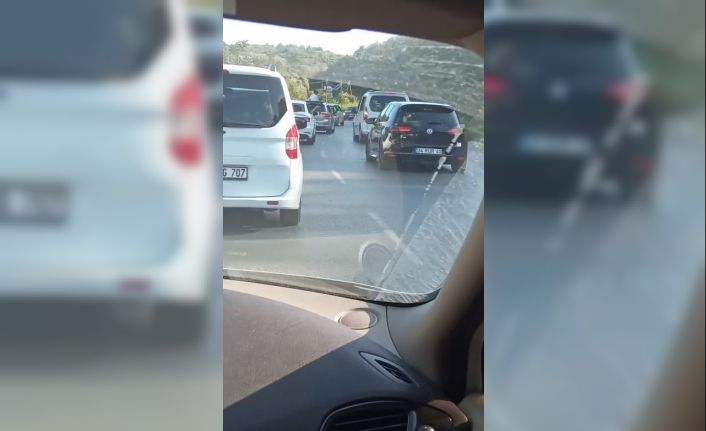 Arnavutköy’de düğün konvoyu trafiği kilitledi