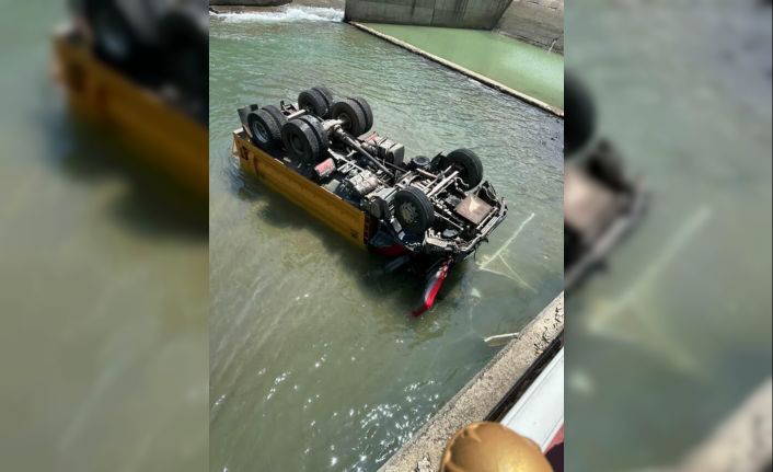 Artvin Murgul’da Kaza: Kamyon dereye uçtu