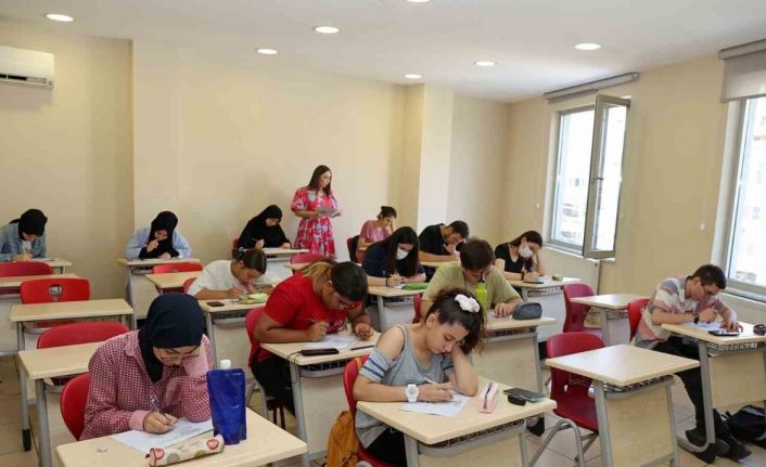 Ataşehir Belediyesi’nden lise ve üniversite sınavına hazırlanan öğrenciler için önemli destek