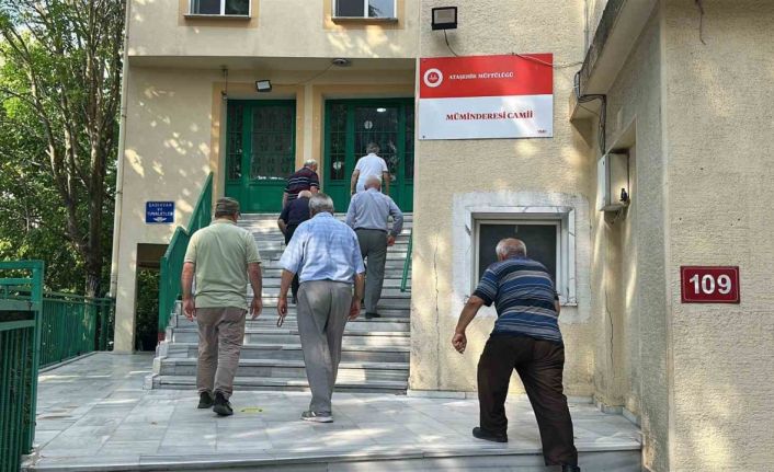 Ataşehir’de imam caminin kapısını kilitledi, cemaat mağdur oldu