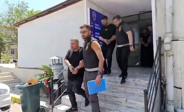 Avcılar’da 2 kişinin yaralandığı silahlı kavgada 3 şüpheli adliyeye sevk edildi
