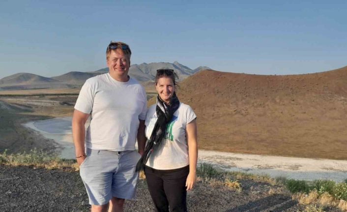 Avusturyalı çift, Türkiye turunda Meke Gölü’nde mola verdi