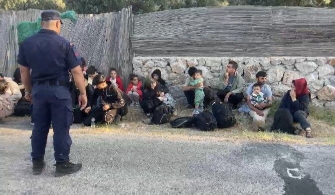 Ayvacık’ta 30 kaçak göçmen yakalandı