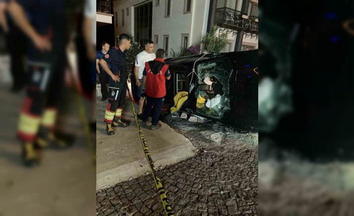 Ayvalık’ta gece yarısı feci kaza: 1 ölü, 1 yaralı