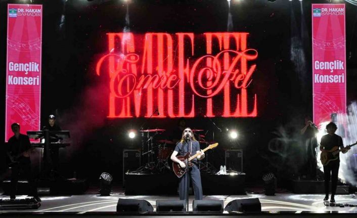Bahçelievler’de gençler YKS sonrası Emre Fel konseri ile coştu