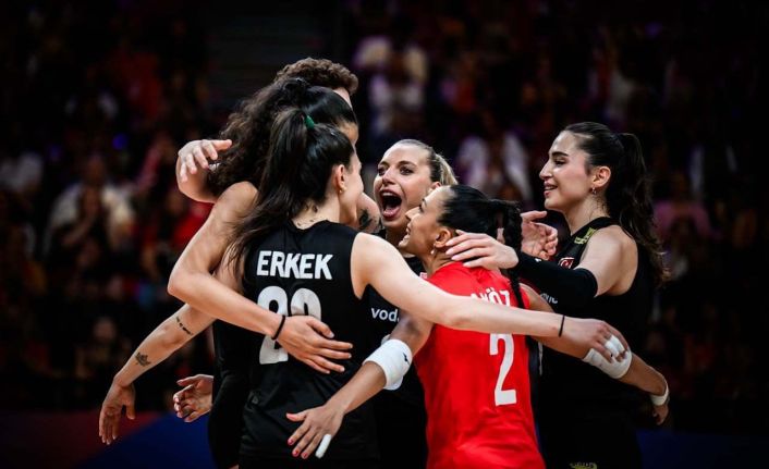 Bakan Bak’tan Güney Kore’yi mağlup eden A Milli Kadın Voleybol Takımı’na tebrik
