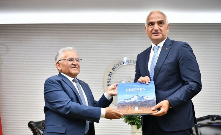 Bakan Ersoy’dan Başkan Büyükkılıç’a ve Kayseri’ye övgüler