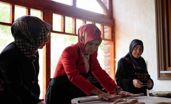 Bakan Göktaş Erzincan’da hamur yoğurdu gözleme yaptı