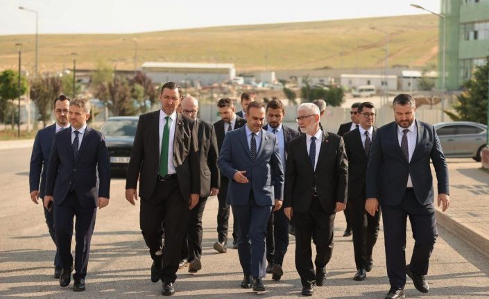 Bakan Kacır’dan Roketsan’a ziyaret