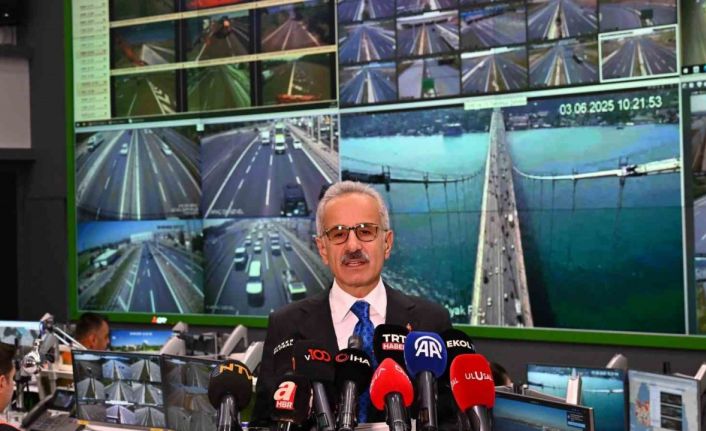 Bakan Uraloğlu: "Bayram süresince devlet ve il yollarından oluşan 68 bin 620 kilometrelik yol ağımızda 7/24 görev başında kalacağız"