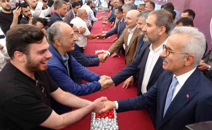 Bakan Uraloğlu, memleketi Trabzon’da bayramlaşma programına katıldı