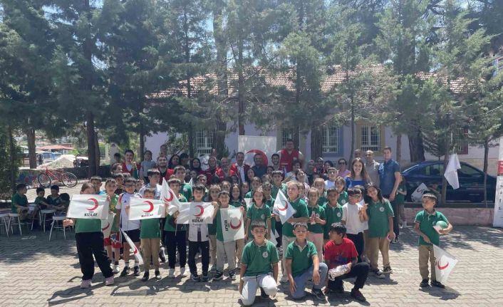 Baklan’da ‘Kalpten Kalbe Kızılay’ etkinliği hem eğitti hem de eğlendirdi