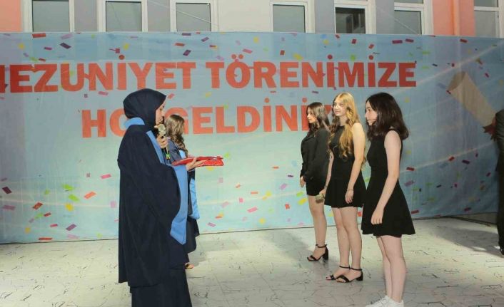 Balıkesir FEKAL’de mezuniyet sevinci